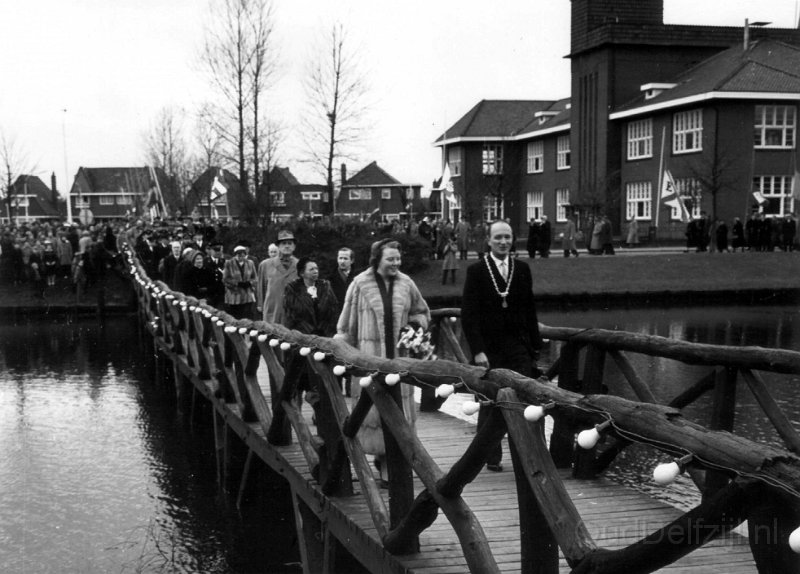 Prinsen Beatrix onthuld beeld bij zeevaartschool 1956 2.jpg
